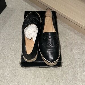 Eapadrilles lamb skin in color black